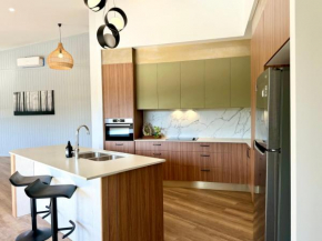 Spacious Family Friendly Guest Suit With Views, Woombye